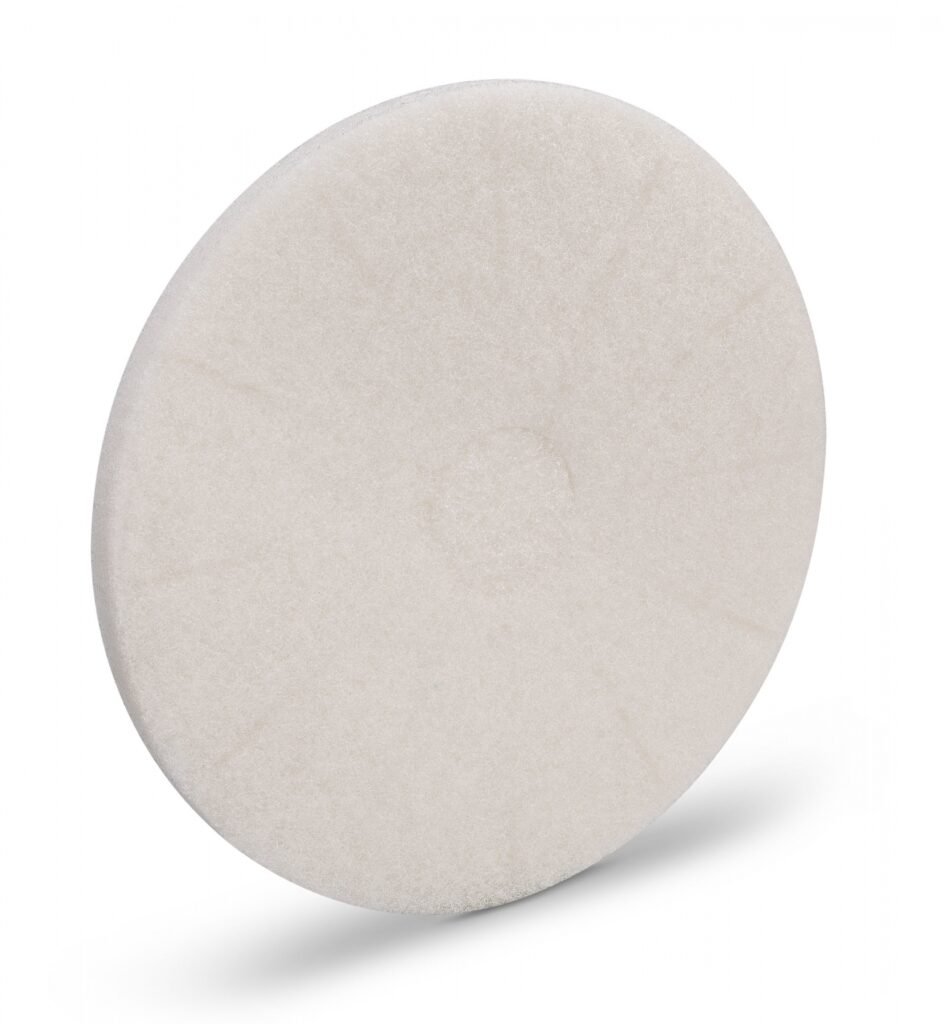 SuperPro Portugal | SuperPro Portugal SuperPro Portugal DISCO LUSTRADOR BRANCO DIAM.410MM DISCO LUSTRADOR BRANCO DIAM.410MM DISCO LUSTRADOR BRANCO DIAM.410MM DISCO LUSTRADOR BRANCO DIAM.410MM Reff: REF.:9941 imagem: https://superprocomercial.com/wp-content/uploads/2026/08/DISCO-LUSTRADOR-BRANCO-DIAM.410MM.jpg Indicado para polimento sem remoção do acabamento. AN 7898509281531 Dun 17898509281538 Material Poliéster Bruto 0,189 kg Liquido 0,188 kg Dimensões 410 x 410 x 23 mm Quantidade por embalagem 20 Cubagem 0,03961175 Dimensões da embalagem 415 x 415 x 460 Aplicação Lustrador de piso. Paletização 12 x 4 Validade Indeterminado | 103 Disco lustrador branco de 41 cm SuperPro Bettanin, referência 9941