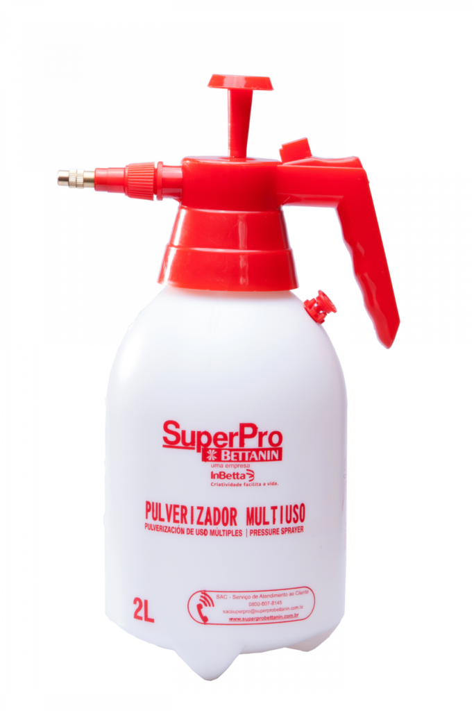 SuperPro Portugal | SuperPro Portugal SuperPro Portugal PULVERIZADOR MULTIUSO PLASTICO 2L PULVERIZADOR MULTIUSO PLASTICO 2L PULVERIZADOR MULTIUSO PLASTICO 2L Pulverizador de plastico, com reservatorio na cor branca com capacidade para 2L de liquidos, com valvula pulverizadora de plastico na cor vermelha. Produto destina-se a pulverizacao de liquidos na jardinagem e para umedecer superficies a serem limpas. Embalado em caixas com 6 unidades. FICHA TÉCNICA EAN 7898509289285 Dun 17898509289282 Material PE + PP Bruto 0,43kg Liquido 0,36kg Dimensões 41 x 29 x 33,5cm Especificações técnicas Alavanca ergonômica que facilita o manuseio; Uso profissional Utilizado para aplicação de fungicidas, pesticidas, entre outros; Bico com jato regulável Compressão prévia Quantidade por embalagem 6 Cubagem 39.831 cm³ Dimensões da embalagem 41 x 29 x 33,5cm Paletização 330 Observações 2 litros | 169 Pulverizador manual de 2 litros com reservatório branco e válvula vermelha SuperPro Bettanin, referência SP97182