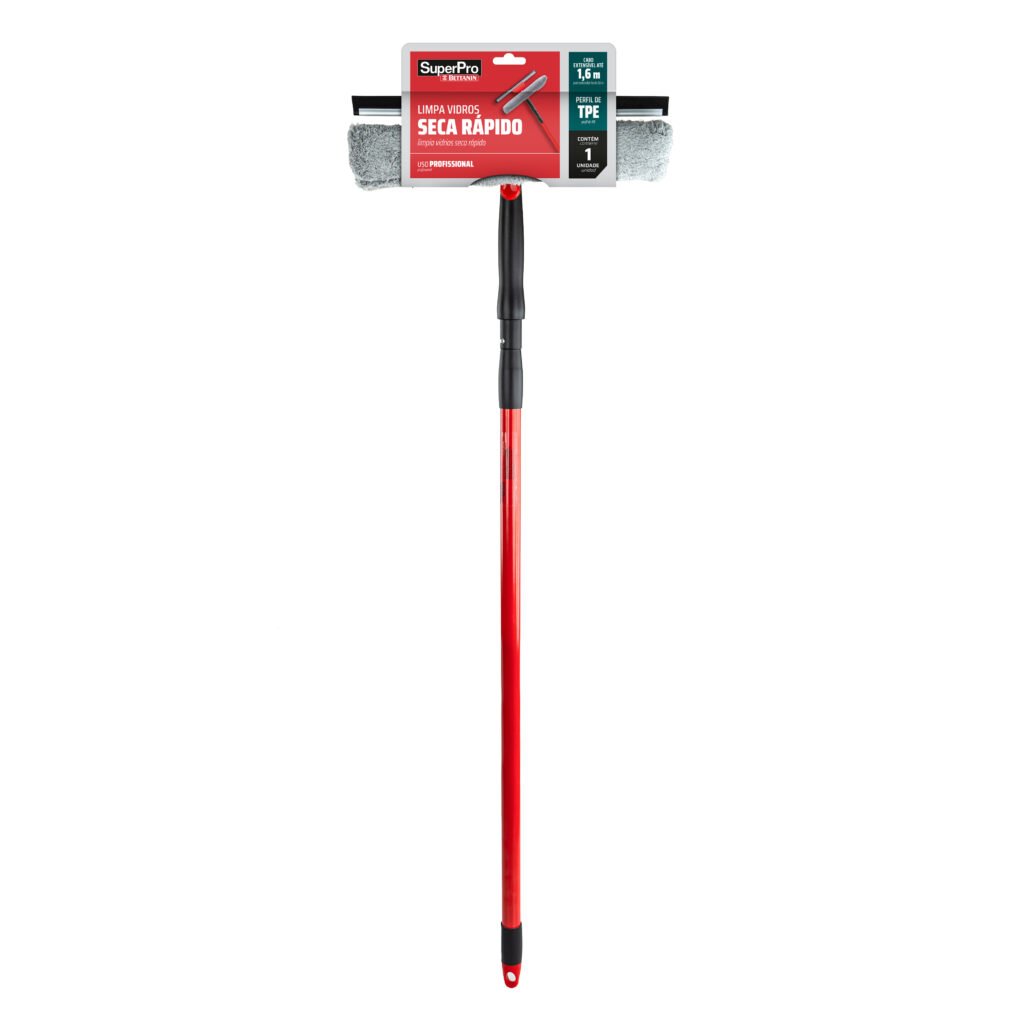 SuperPro Portugal | SuperPro Portugal SuperPro Portugal SUPERPRO BETTANIN LIMPA VIDROS SECA RAPIDO SUPERPRO BETTANIN LIMPA VIDROS SECA RAPIDO SUPERPRO BETTANIN LIMPA VIDROS SECA RÁPIDO Produto 2 em 1: limpa e seca. Praticidade, eficiência e resultado profissional em um só produto. O SP90100 – Limpa Vidros Seca Rápido SuperPro Bettanin foi desenvolvido para garantir uma limpeza impecável, eliminando sujeiras e deixando superfícies de vidro com acabamento seco e sem marcas. Com design funcional e ideal para uso profissional, o produto conta com perfil em TPE, que proporciona maior aderência e deslizamento suave, facilitando a remoção de água e resíduos com rapidez. O produto também conta com o SP90100R – Refil Microfibra, que pode ser higienizado e utilizado por mais vezes, prolongando o uso do produto. REFERENCIA SP90100 PESO 378g DIMENSIONAL 83,5 x 31 x 12 cm QUANTIDADE POR CAIXA 06 Unidades INDICAÇÃO DE USO Indicado para limpeza profissional de superfícies de vidro, garantindo remoção eficiente de sujeiras e secagem sem marcas. EAN 7908057014052 DUN 17908057014059 | 122 Limpa-vidros seca rápido SuperPro Bettanin, com cabo extensível vermelho e perfil de TPE, referência SP90100